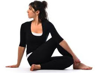 அர்த்த மத்ஸ்யேந்திராசனம் - Ardha Matsyendrasana.