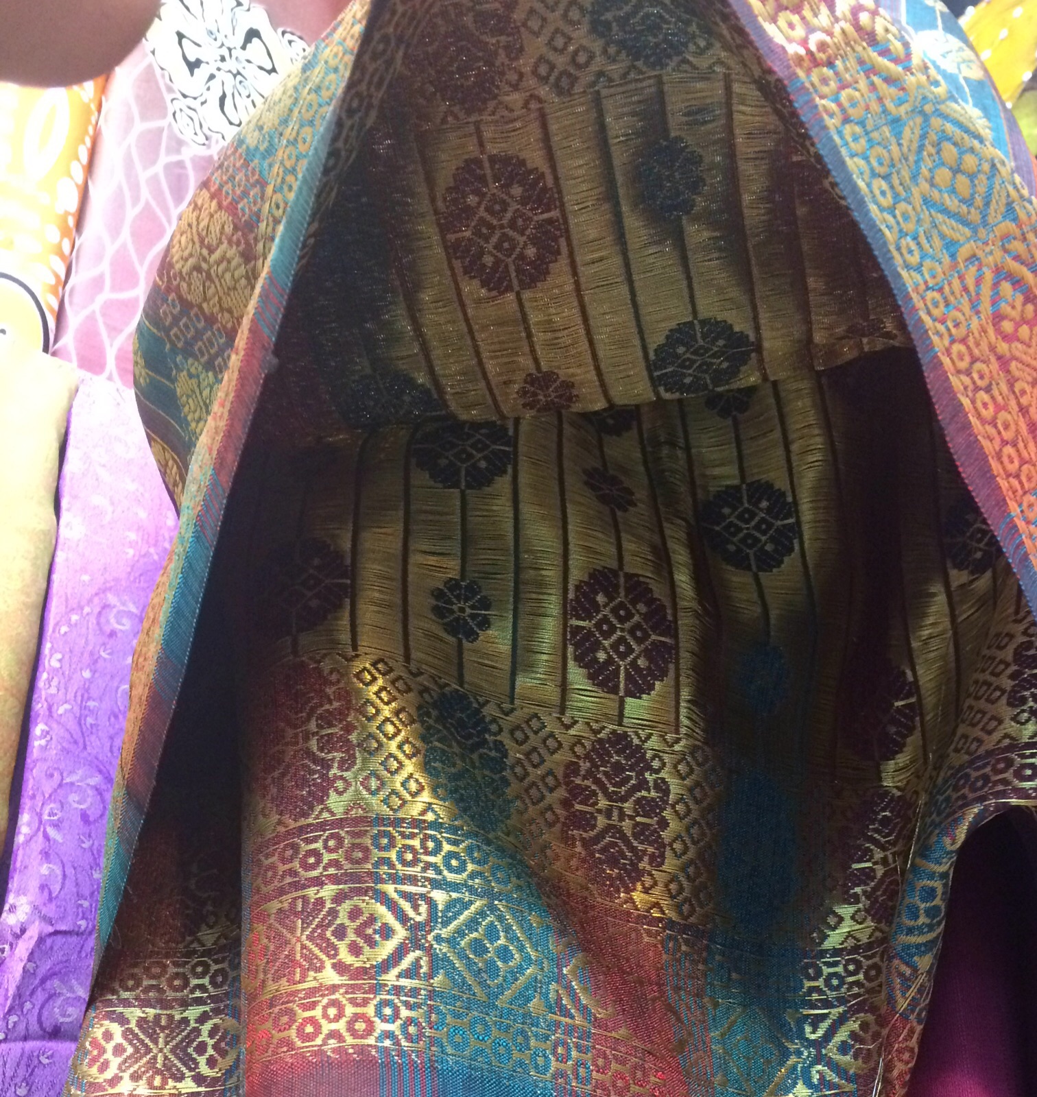 LembutSiMerahJambu Kain Songket Tenun Bali