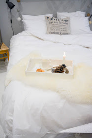 makuuhuoneen syksy sisustus tunnelma petivaatteet valkoiset lakanat skandinaavinen