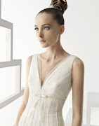 Below is a gown from the 2011 Rosa Clara collection. (rosa clara )