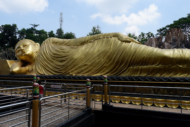 Patung Buddha tidur mojokerto