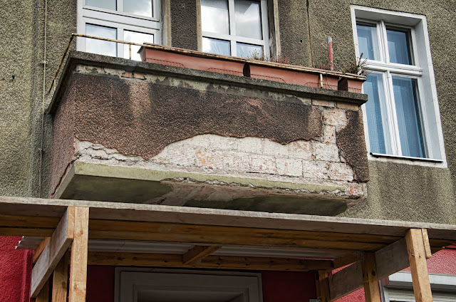 Baustelle Balkone Zementputz löst sich, Caligariplatz, Heinersdorfer Straße, 13086 Berlin, 07.04.2014