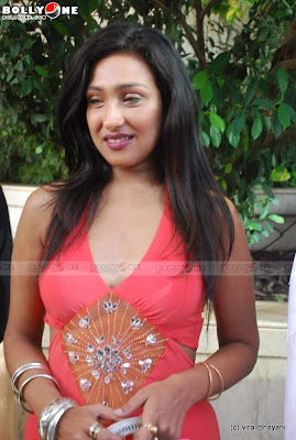 Hottie Rituparna Sengupta's Milky Cleavage Show at IITC Fashion show image