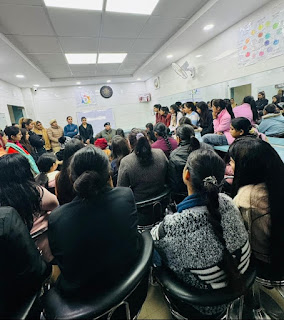  महिला थाना की इंस्पेक्टर सीमा ने ओरन सैन्टर में छात्रों को साइबर सुरक्षा और 112 एप्लिकेशन के महत्व पर जागरूक किया