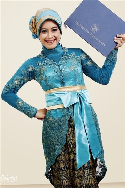 21 Trend Model Baju Kebaya Wisuda Muslim Hijabers Terbaru 21 Trend Model Baju Kebaya Wisuda Muslim Hijabers Terbaru