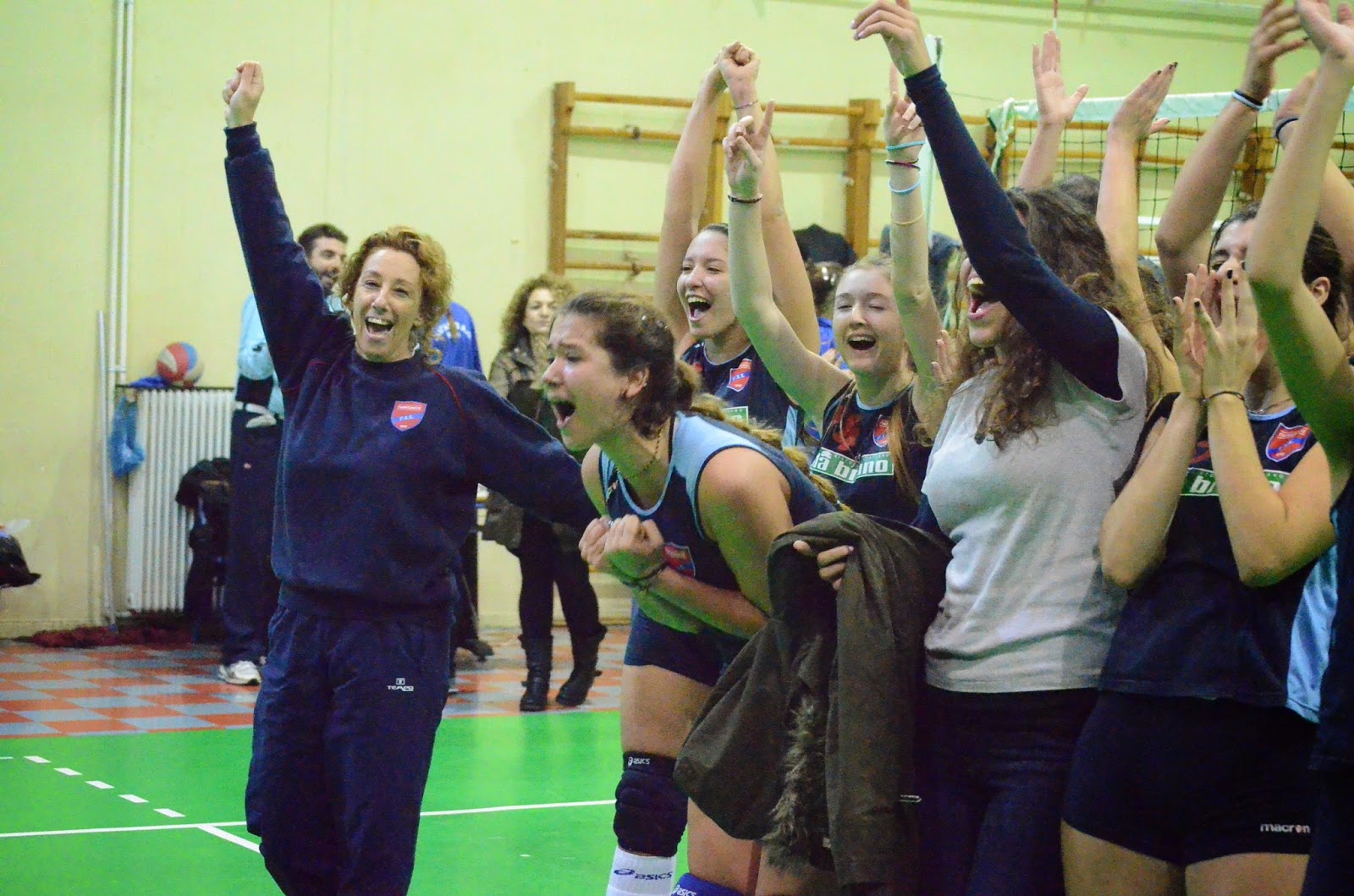 https://picasaweb.google.com/100055659285015816886/VolleyNeanides20142015_b