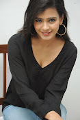 Hebah Patel glam pics in black top-thumbnail-3