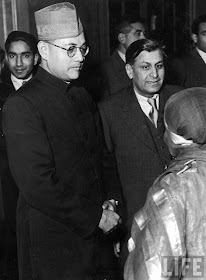  Subhas Chandra Bose (L) greeting admirers in 1940 