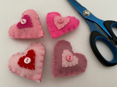 Small felt hearts for Valentine's Day craft