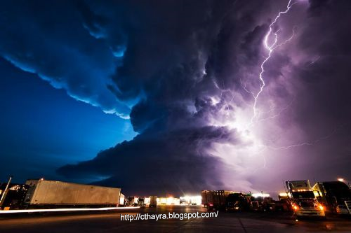 Hayra: GAMBAR TORNADO YANG MENAkJUBKAN