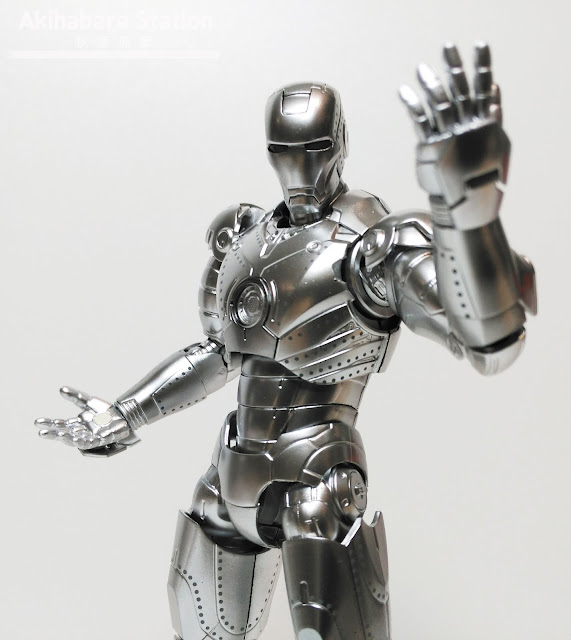 S.H.Figuarts Iron Man Mk II + Hall of Armor - Tamashii Nations