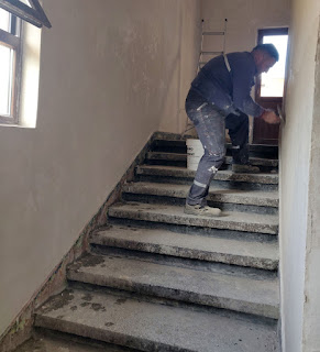 Plastering the lower part of the stairs