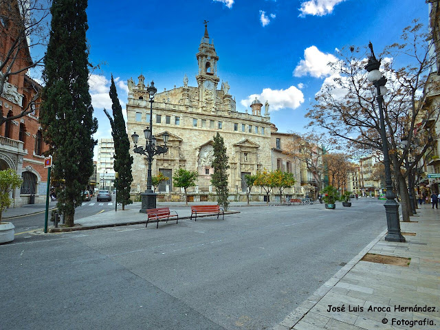 Plaza del Mercado. Iglesia de los Santos Juanes.