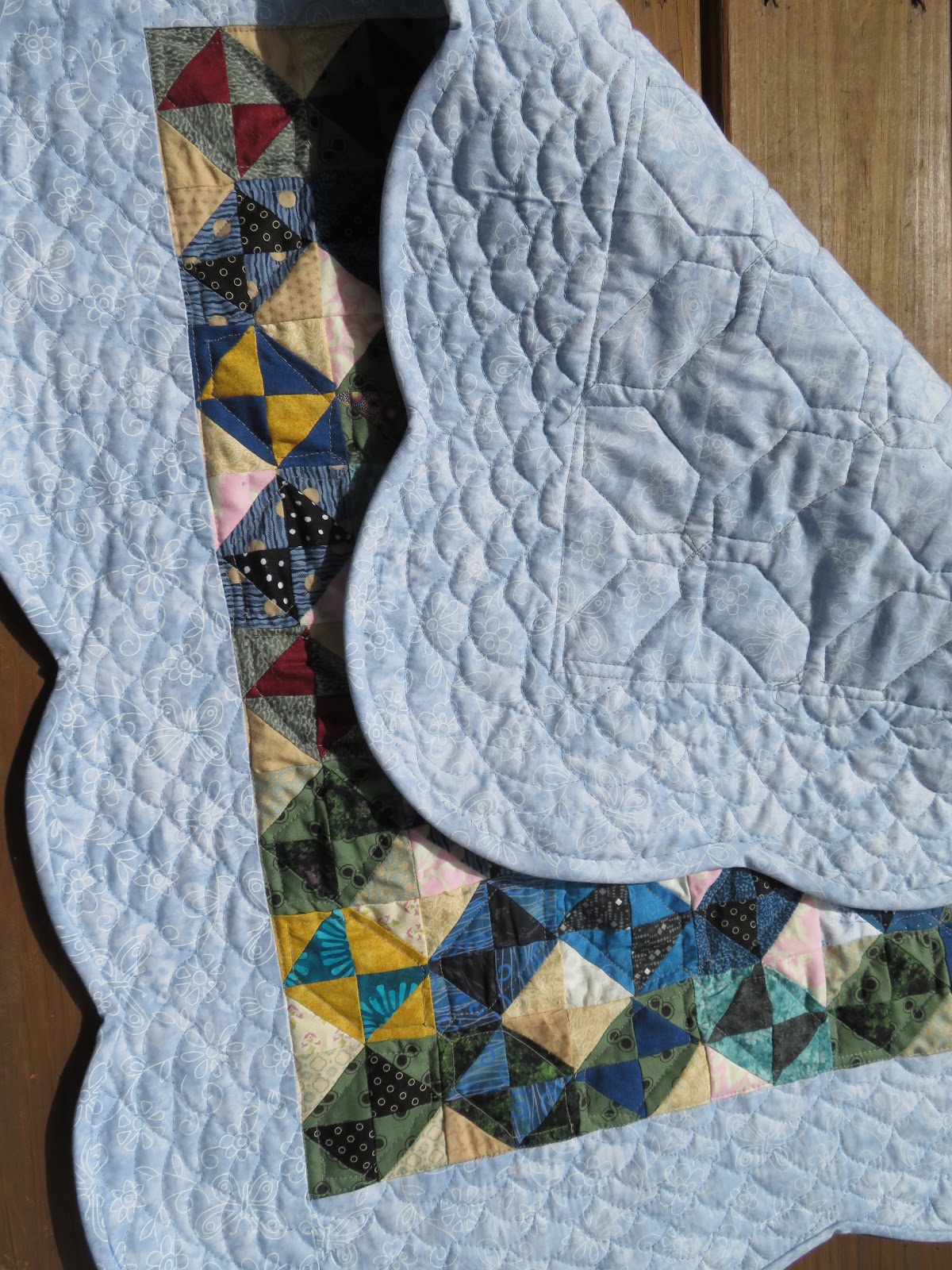High Road Quilter: Scalloped Border on Quilt - Tips and Tricks