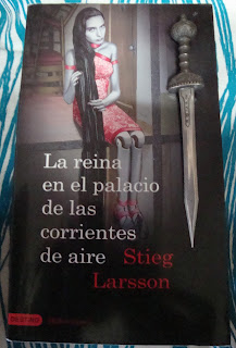 Portada del libro La reina en el palacio de las corrientes de aire, de Stieg Larsson