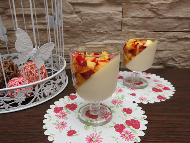 PANNACOTA CON FRUTA FRESCA