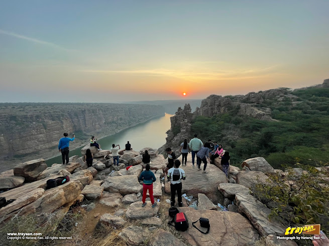 Watching the splendid sunrise at Gandikota Gorge view point