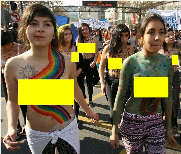  Gambar  Gambar  Pelajar Wanita  Demontrasi Tidak Memakai Baju  