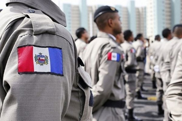 Com 451 militares afastados por covid, PM suspende férias para garantir policiamento