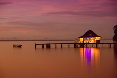 Pantai Ora di Maluku Tengah