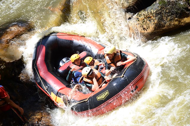 Adventure Game Program EO Outbound Lembang Bandung - Rafting Arung Jeram