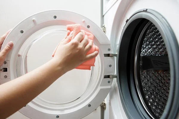 4 bước đơn giản vệ sinh hết cặn bẩn trong máy giặt: Không tháo lồng, máy nào cũng dùng được