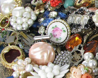 Craft Ideas Jewelry on Contemporary Jewelry  Craft Ideas For Using Old Vintage Jewelry Pieces