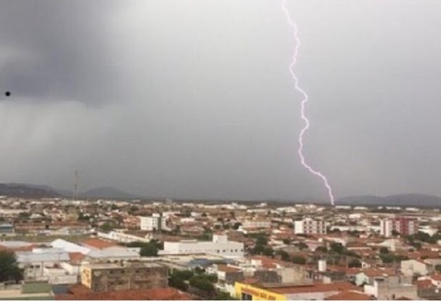 Chove forte no Sertão e Inmet emite alerta para 19 cidades