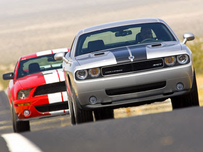 Wallpapers Dodge Challenger SRT8 2008 vs Ford Shelby GT500 2008 