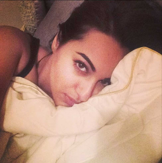 Bollywood Actresses and Their OFF bed early morning look - Sonakshi Sinha