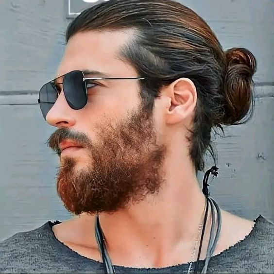 Can Yaman has returned to the set of the Lux Vide production "Viola come il mare" (Viola Like the Sea). The production has changed its location, and here's where the new set is.