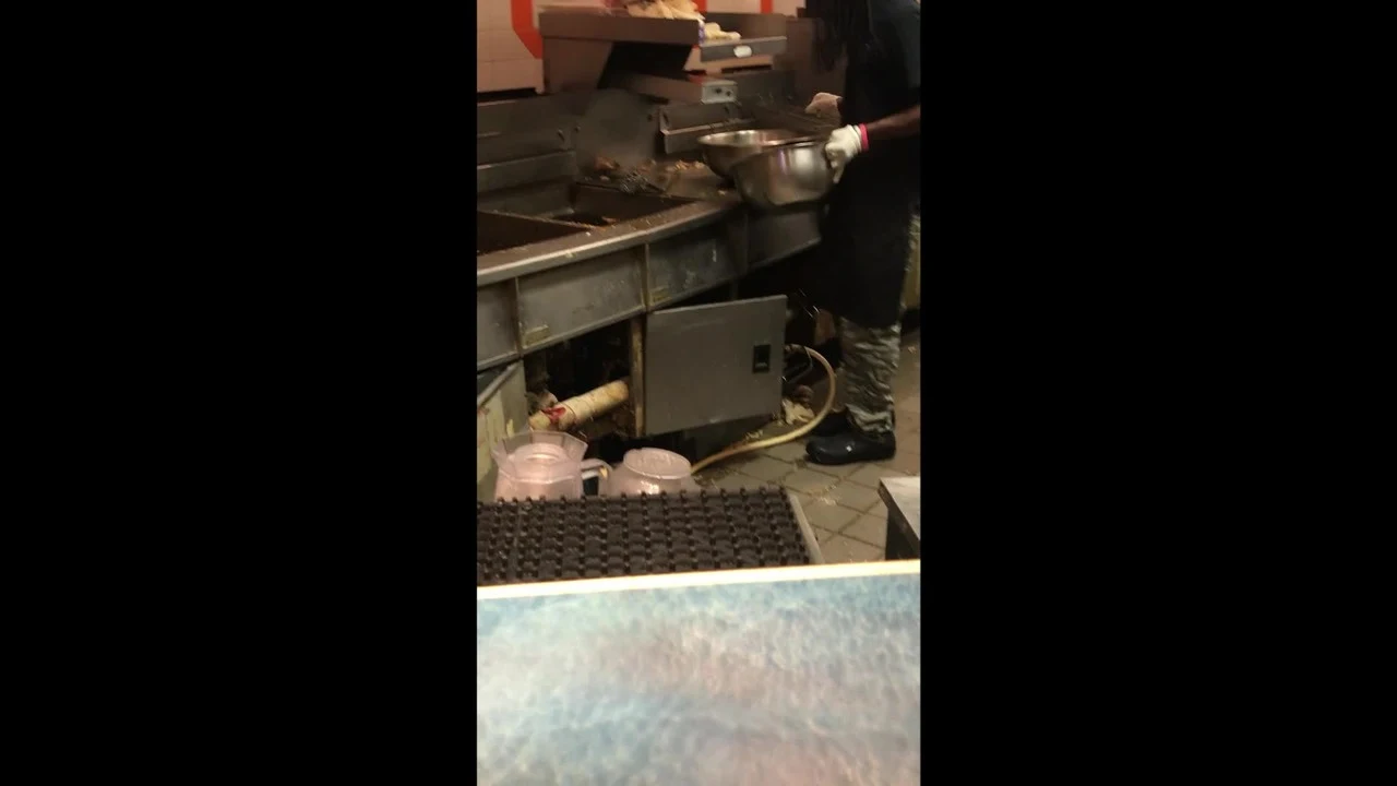 Disgusting Hooters Kitchen Filmed By Customer