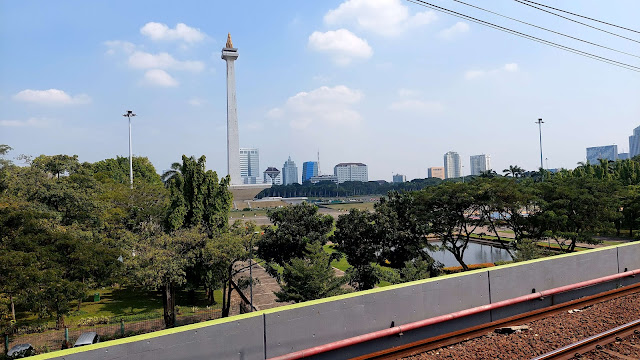 Monas dari Stasiun Gambir