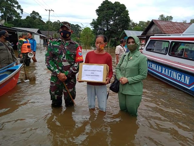 Wujudkan Kepedulian Terhadap Masyarakat Terdampak Banjir, Persit KCK Cab. XLI Dim 1015 Berikan Bantuan Sembako