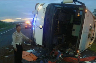 Polda Jabar: Kecelakaan di Tol Cipali Bukan Bus Pendemo 4Nov Tapi bus Umum - Commando