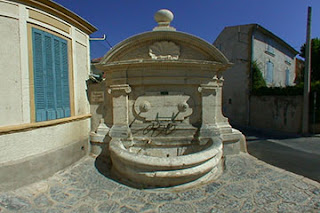 eyguieres-fontaine coquille