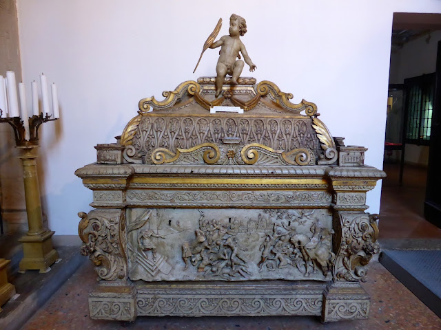 chiesa-di-santo-stefano-Sarcofago reliquiario Ss. Qudraginta-bologna