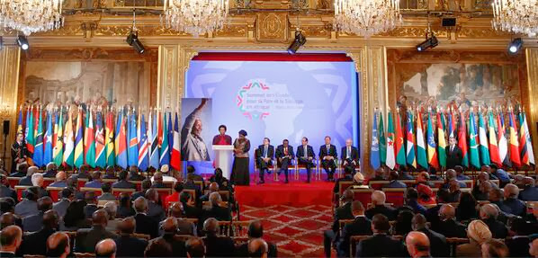 Leaders of 53 African states paid tribute to Mandela at a summit in Paris