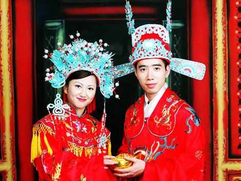 This official ritual is still widely practiced at modern Chinese weddings on