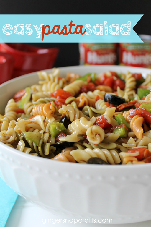 Easy Pasta Salad at GingerSnapCrafts.com #pasta #salad #dinnerdone #cbias