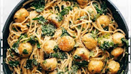 Garlic Herb Spaghetti with Baked Chicken Meatballs