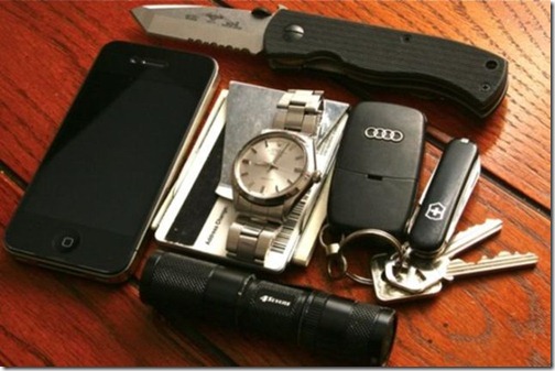 what_men_carry_in_their_pockets_640_24