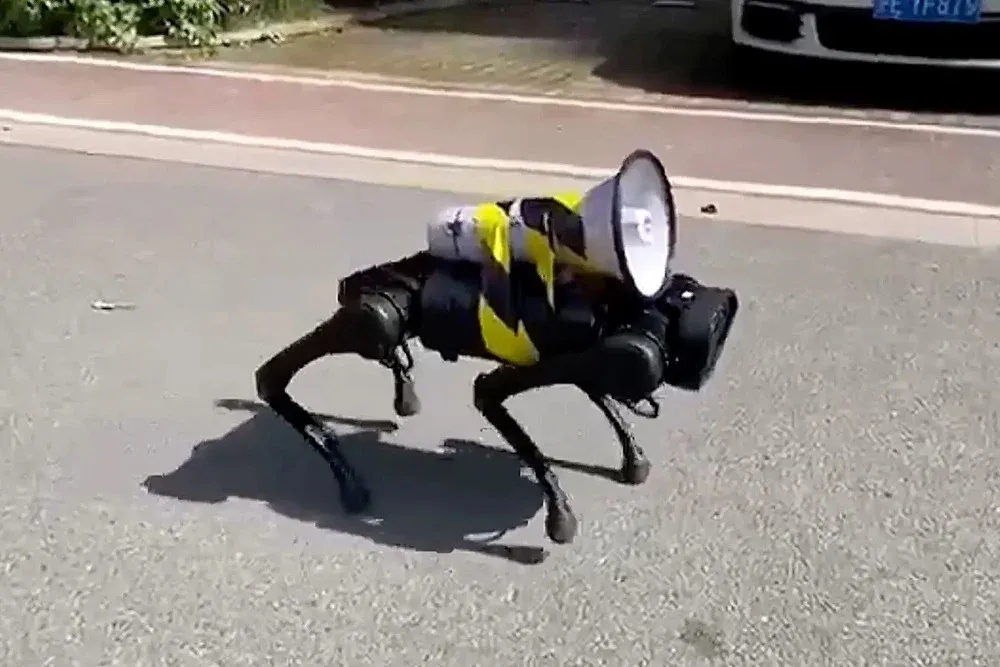 Robot Dog Patrols Empty Streets Of China, Barks COVID Sanitary Instructions On Loudspeaker (VIDEO)