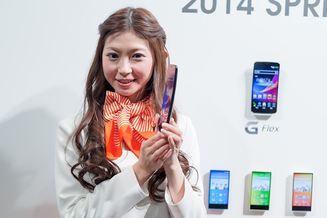 【au春モデル・レポート】曲面ディスプレイを搭載した大画面シアターファブレット「G Flex LGL23」