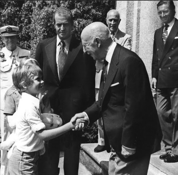 “A Felipe VI le votó un español, Franco”