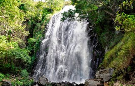 Pesona Air Terjun Sampuran Efrata di Pulau Samosir