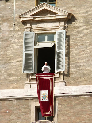 Paus Franciscus op Sint-Pietersplein Rome - 03-11-2013