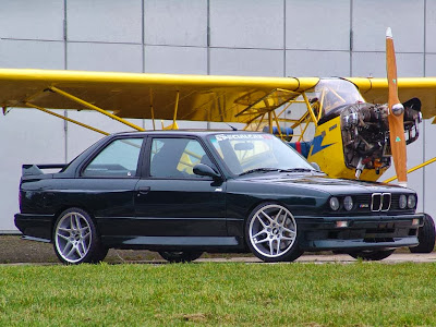 BMW M3 E30 in black