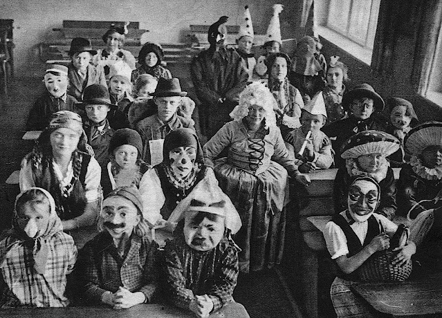 1935 school children Halloween costumes