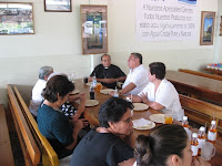 Más sobre la visita a El Salvador - foto: Carlos Figueroa, Héctor Acevedo y Rev. Miguel Torneire
